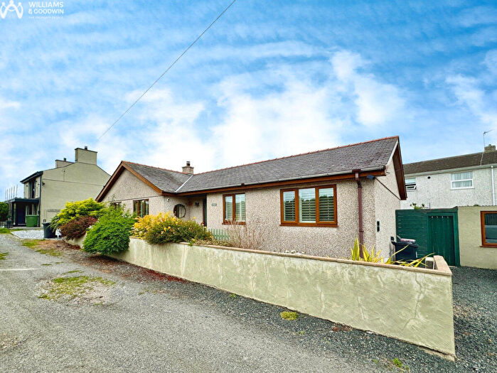 3 Bedroom Bungalow For Sale In South Stack Road, Holyhead, LL65