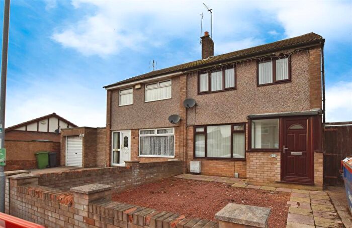 3 Bedroom Semi Detached House For Sale In Churchill Avenue, Hull, HU12