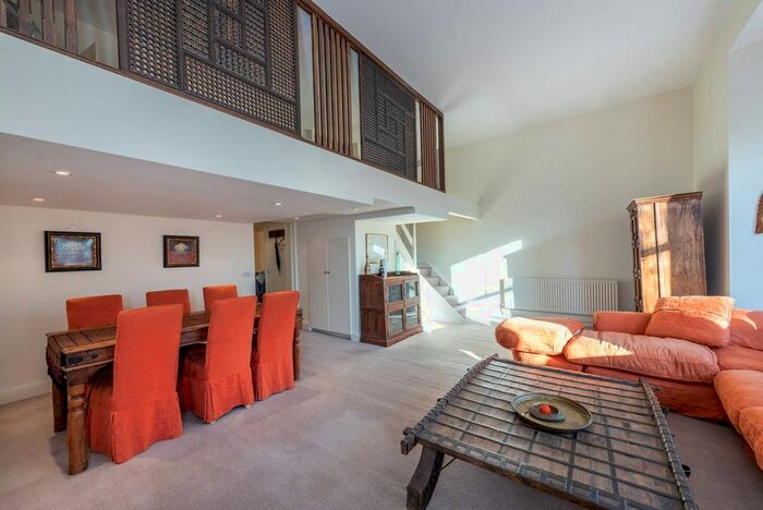 Studio To Rent In Redcliffe Square, South Kensington, London, SW10