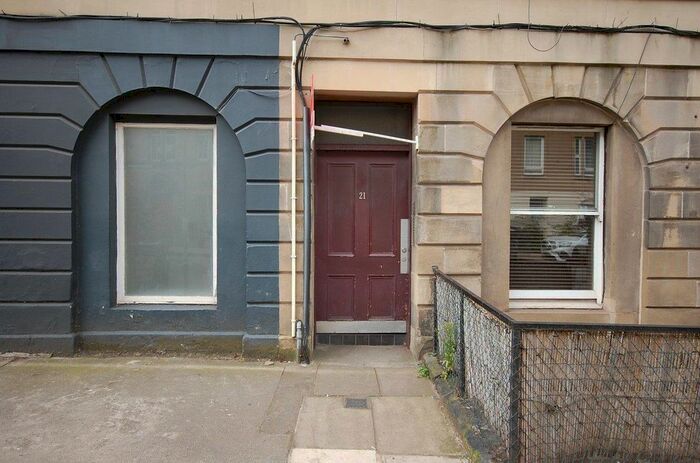 2 Bedroom Flat To Rent In Brougham Street, Edinburgh, EH3