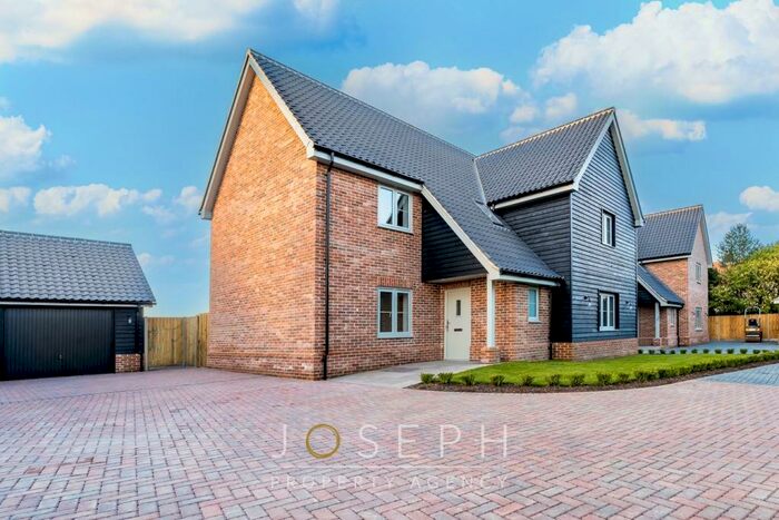 4 Bedroom Detached House For Sale In The Heath, Tattingstone, Ipswich, IP9