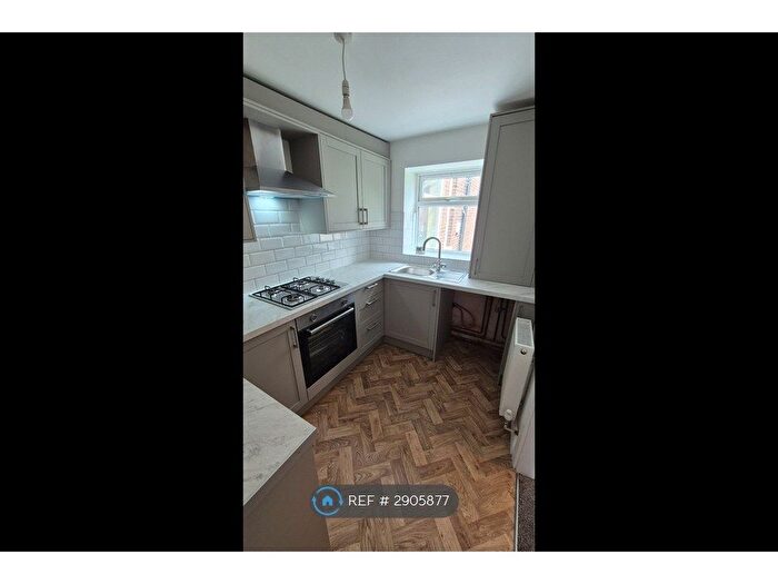 3 Bedroom Flat To Rent In Mossley, Ashton-Under-Lyne, OL5