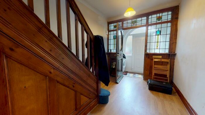 5 Bedroom Semi-Detached House To Rent In The Turnways, Headingley, Leeds, LS6