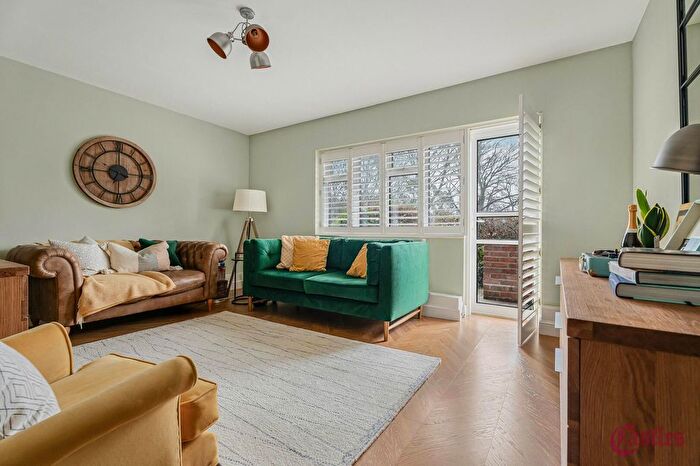 2 Bedroom Flat For Sale In Shepherds Hill, N6