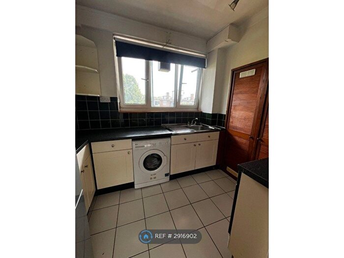 2 Bedroom Flat To Rent In Chilworth Court, London, SW19