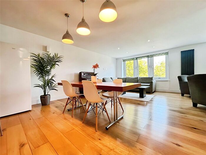 2 Bedroom Flat To Rent In Candler Mews, Twickenham, TW1
