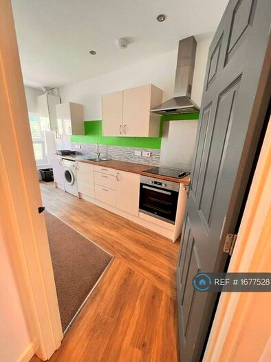 1 Bedroom Flat To Rent In Fore Street, St. Austell, PL25