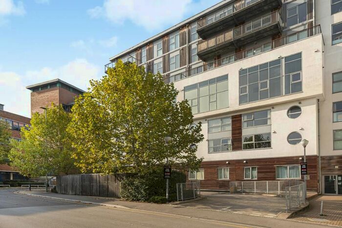 1 Bedroom Flat To Rent In Paramount, Town Centre, SN1