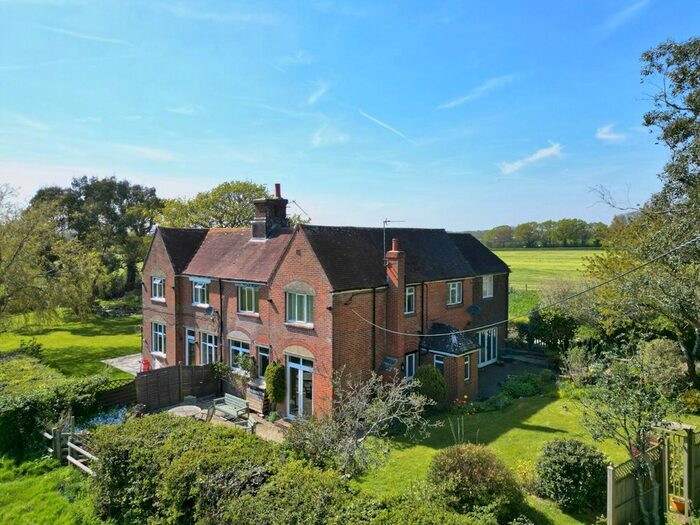 5 Bedroom Semi-Detached House For Sale In Upper Dicker, Hailsham, BN27