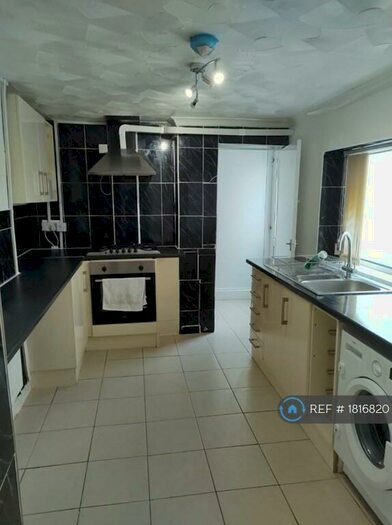 3 Bedroom Terraced House To Rent In Augusta Street, Cardiff, CF24
