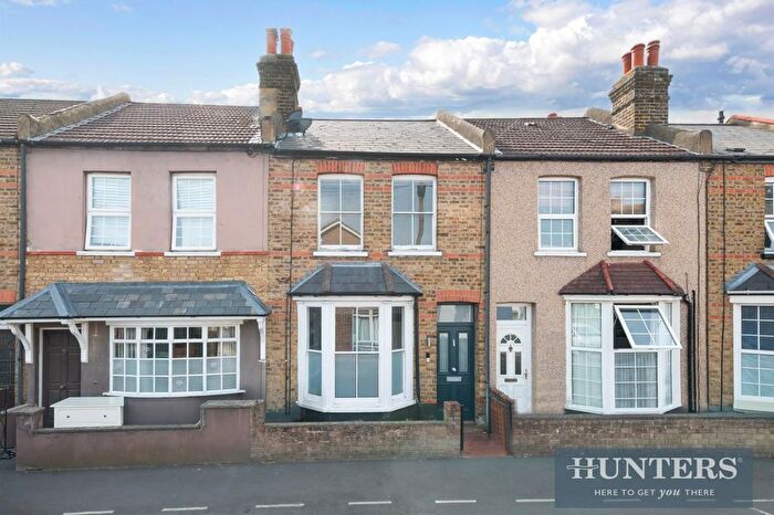 2 Bedroom Terraced House For Sale In Longfellow Road, Worcester Park, KT4