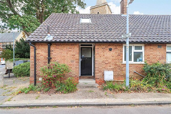 3 Bedroom Cottage For Sale In Honey Hill, Cambridge, CB3