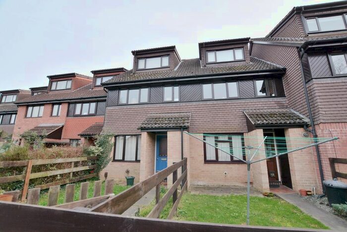 1 Bedroom Flat To Rent In Peerless Drive, Harefield, Uxbridge, UB9