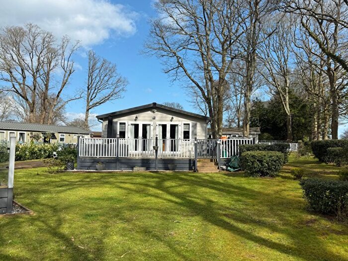 2 Bedroom Chalet For Sale In Westfield Lane, Hastings, TN35