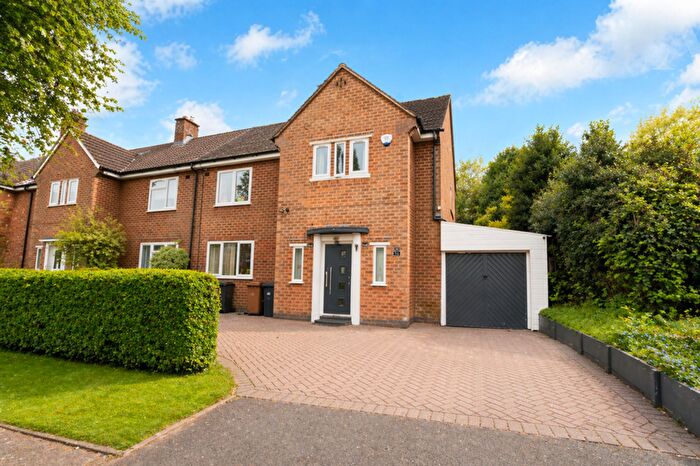 4 Bedroom Semi Detached House For Sale In Elms Close, Solihull, West Midlands, B91