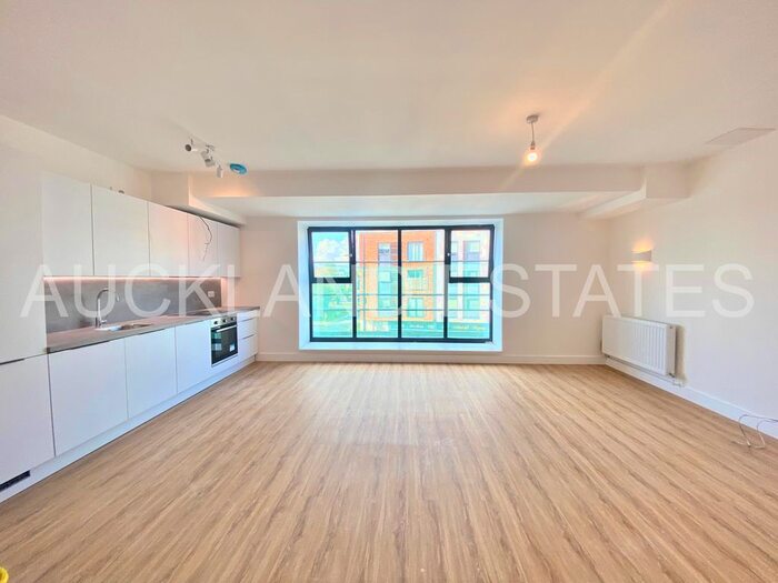 2 Bedroom Flat To Rent In Darkes Lane, Potters Bar, EN6