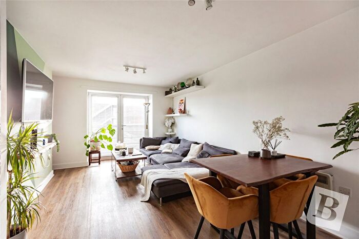 1 Bedroom Flat For Sale In The Wave, Market Avenue, Wickford, Essex, SS12