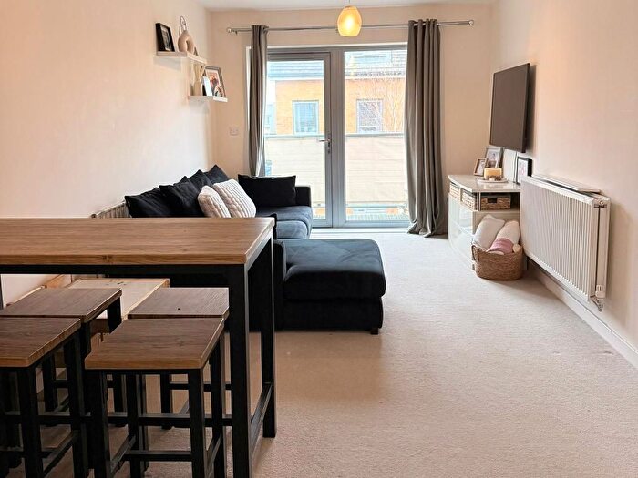 2 Bedroom Flat For Sale In Discovery Drive, Swanley, Kent, BR8