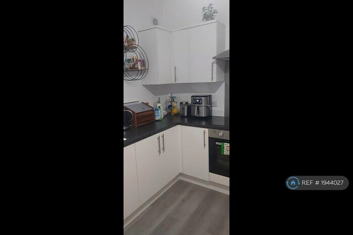 2 Bedroom Flat To Rent In Milton Road, Weston-Super-Mare, BS23