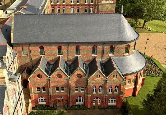 4 Bedroom Detached House To Rent In Holborn Close London, NW7