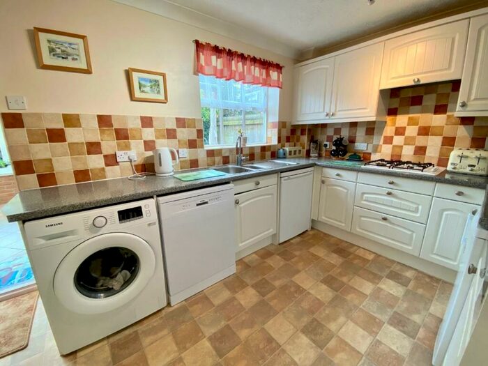 5 Bedroom Detached House For Sale In Clarke Close, Uffculme, Cullompton, Devon, EX15