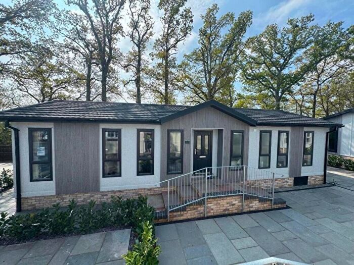 2 Bedroom Park Home For Sale In Organford, Poole, BH16