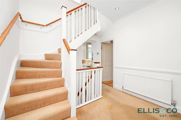5 Bedroom Detached House For Sale In Claremont Park, Finchley, London, N3