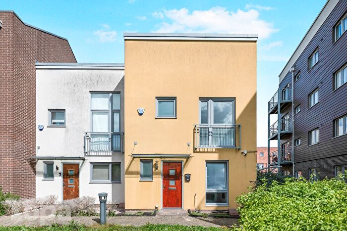 3 Bedroom End Terrace House For Sale In Brunel Way, Dartford, DA1