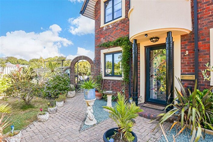 4 Bedroom Detached House For Sale In Lime Tree Court, Freshwater, Isle Of Wight, PO40