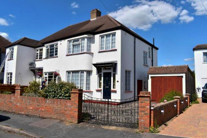 3 Bedroom Semi-Detached House To Rent In Meadow Gardens, Staines TW18