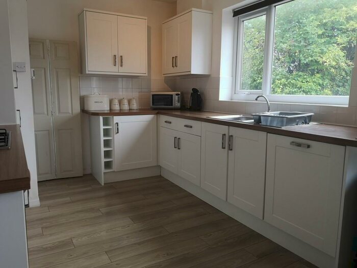 4 Bedroom Semi-Detached House To Rent In Reading Road, Brighton, BN2