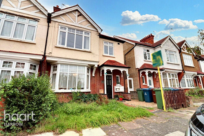2 Bedroom Maisonette For Sale In Radnor Avenue, Harrow, HA1