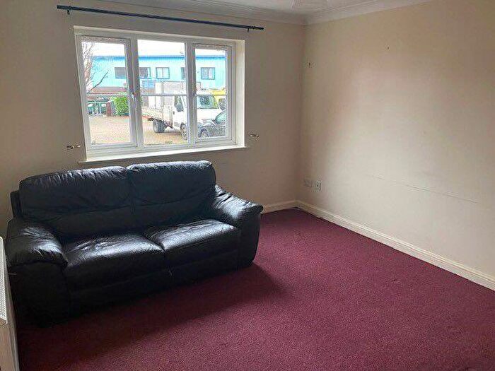 1 Bedroom Apartment For Sale In Cameron Square, Mitcham, Surrey, CR4