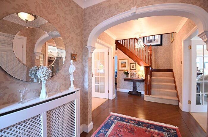 5 Bedroom Detached House For Sale In Broome Close, Kings Bromley, DE13