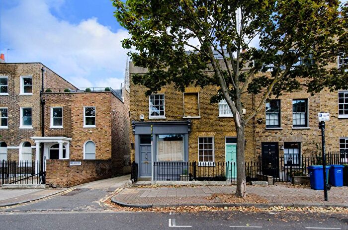 3 Bedroom Property To Rent In Camberwell Grove, Camberwell, London, SE5