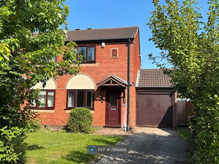 2 Bedroom Semi-detached House To Rent In Sherwood Close, Atherstone, CV9