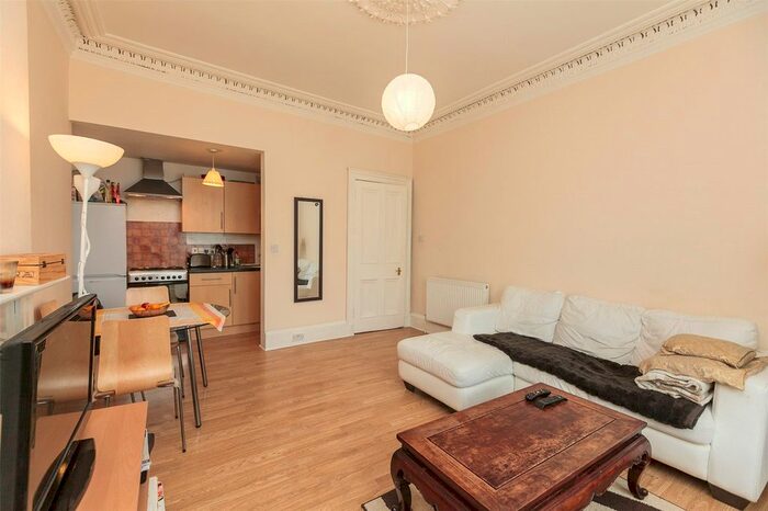 2 Bedroom Flat To Rent In Newton Street, Edinburgh, EH11