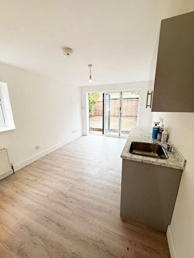 1 Bedroom Studio To Rent In Greenleaf Road, Walthamstow, E17