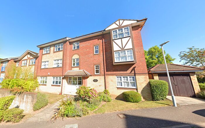 2 Bedroom Flat To Rent In Ermine Place, Earls Meade, Luton, LU2