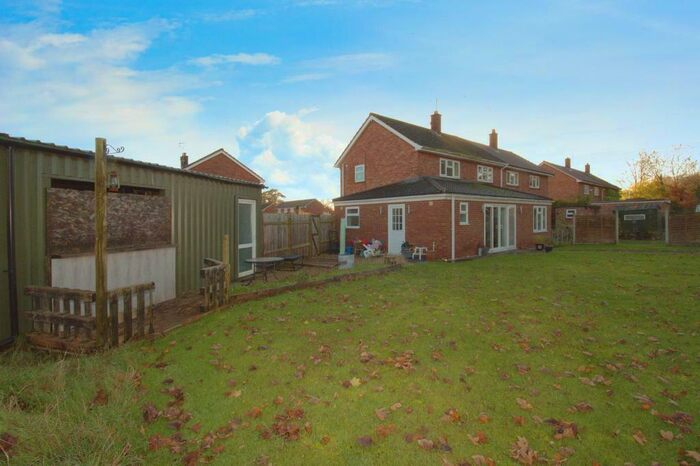 3 Bedroom Semi-Detached House For Sale In St Johns Close, Baston, Peterborough, PE6