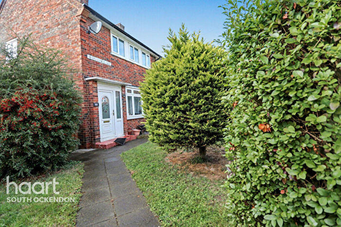 3 Bedroom Semi-Detached House For Sale In Monnow Road, Aveley, RM15