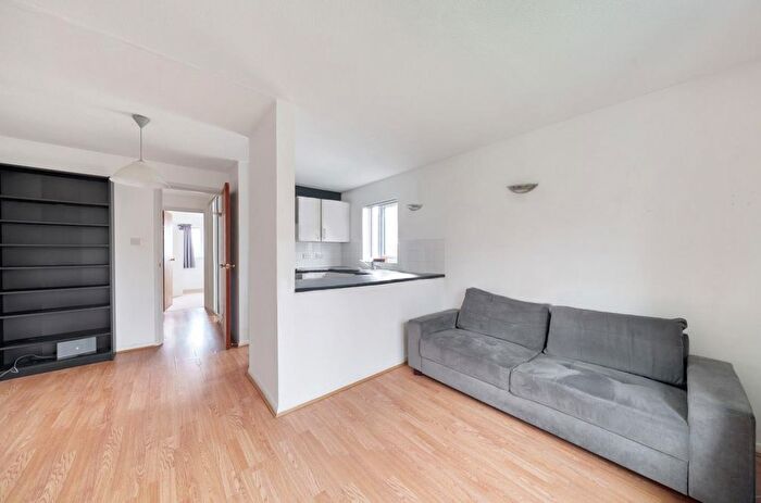 1 Bedroom Flat To Rent In Rusper Close, Cricklewood, NW2