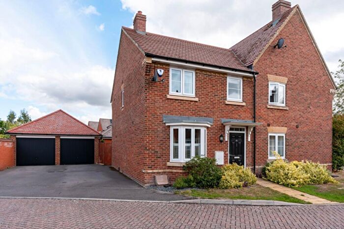 3 Bedroom Semi-Detached House For Sale In Barnett Road, Steventon, OX13