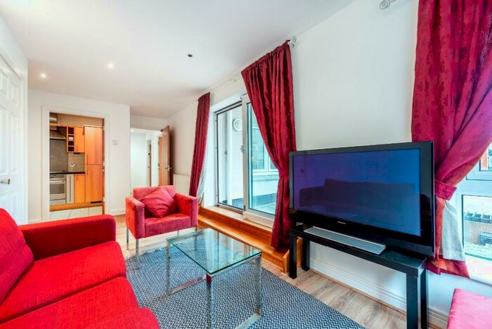3 Bedroom Apartment To Rent In Canary Wharf, London, E14