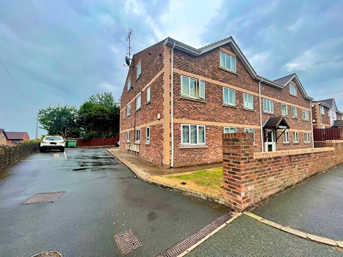 3 Bedroom Apartment For Sale In Owlcotes Road, Pudsey, LS28