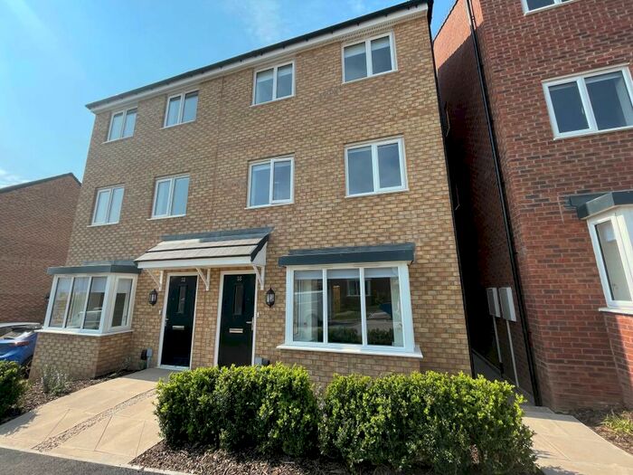 4 Bedroom House To Rent In Harviston Avenue, Gedling, NG4