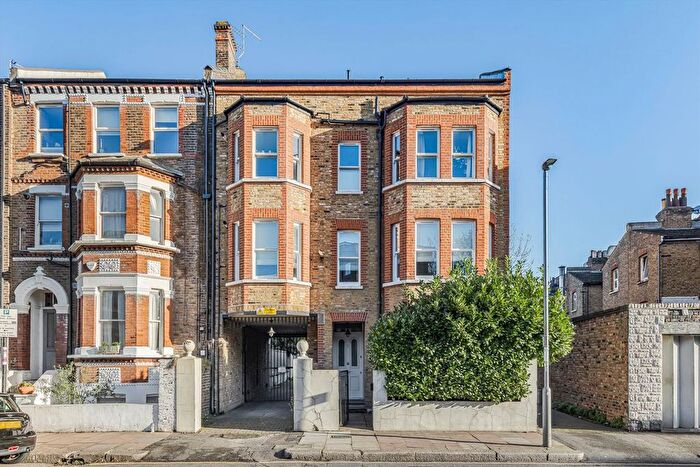 2 Bedroom Flat For Sale In Schubert Road, Putney, SW15