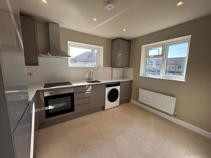 2 Bedroom Flat To Rent In Park Lane, Chadwell Heath, RM6