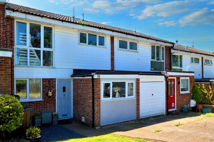 3 Bedroom House To Rent In Pinewood Close, St Albans, AL4