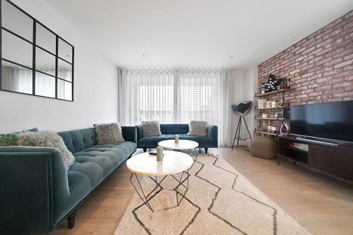 2 Bedroom Flat To Rent In Chalk Farm Road, Chalk Farm, NW1